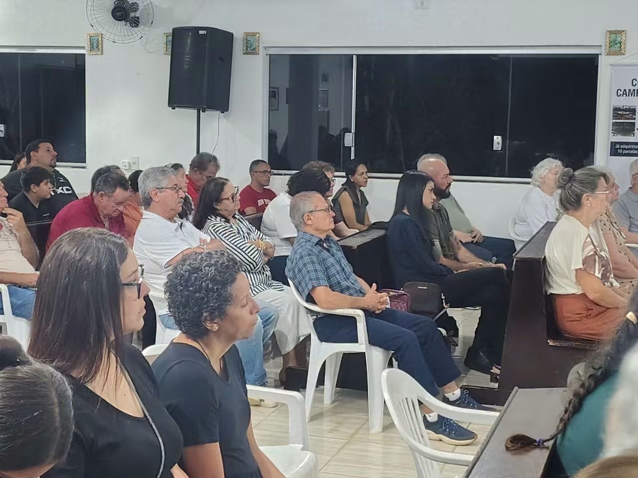 Famílias reunidas na celebração da Festa da Padroeira